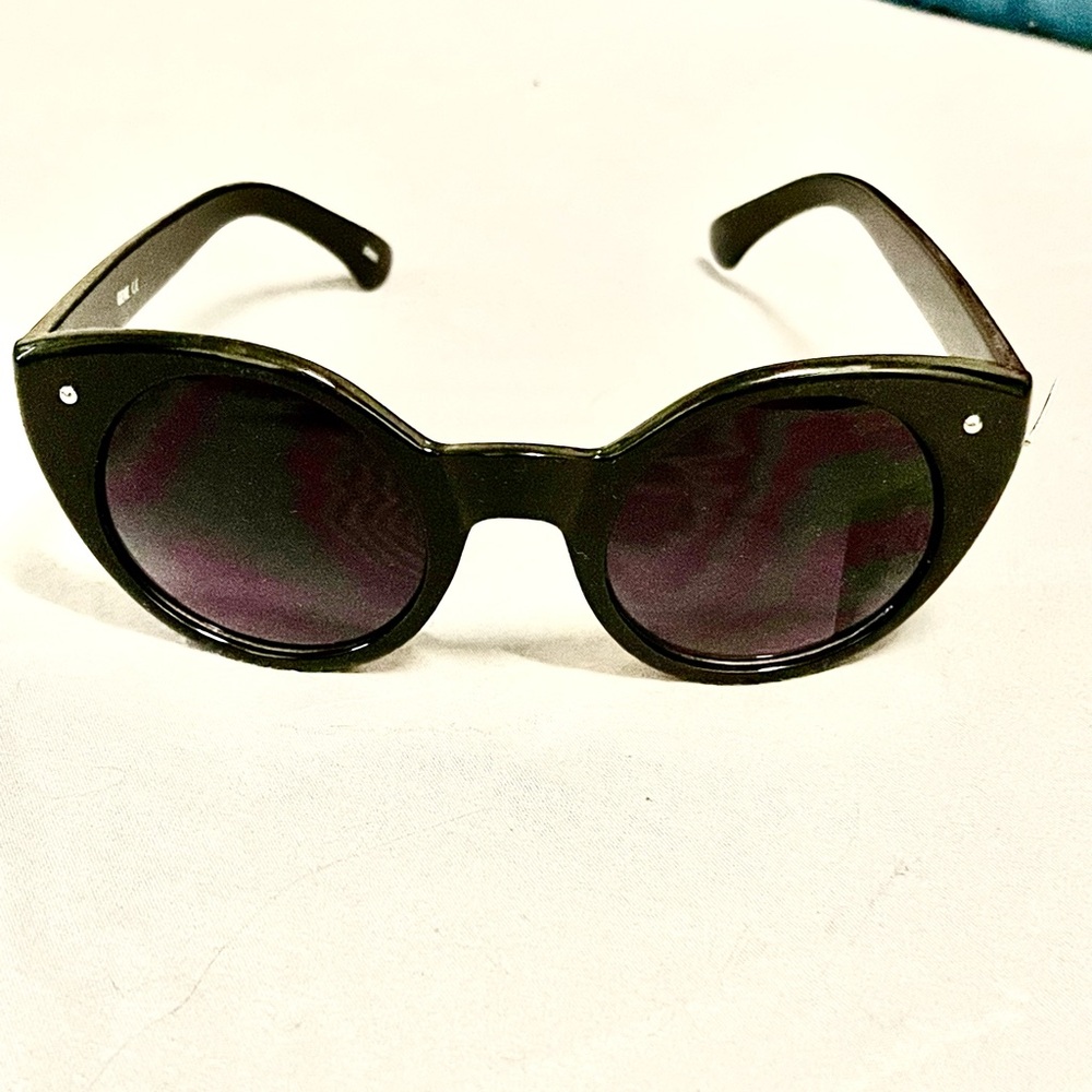 Retro Inspired Look Cat Eye Round Lenses Sunglasses Pin Up Fashion 60s 70s